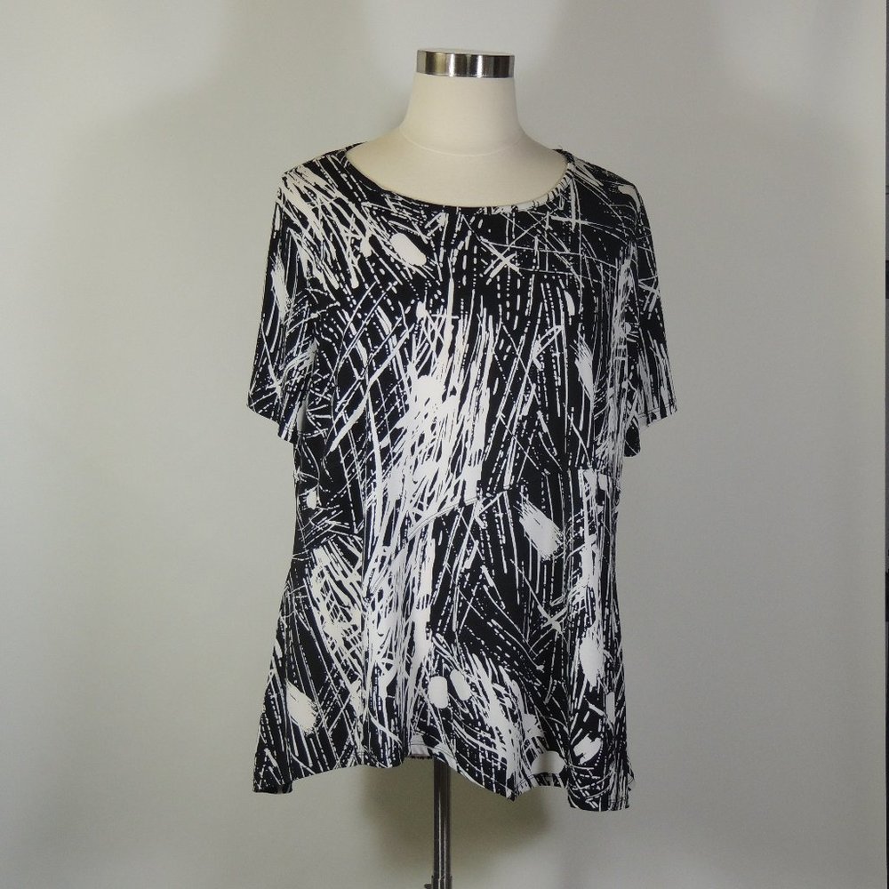 Avenue Black and White Stretch Tunic Top